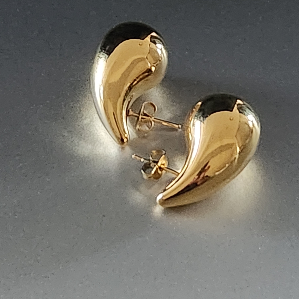 Elegant Gold Teardrop Earrings